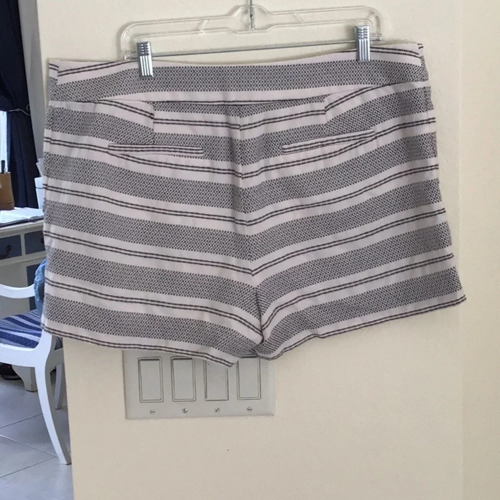 Ann Taylor LOFT The Riviera short diamond printed shorts - Picture 2 of 6